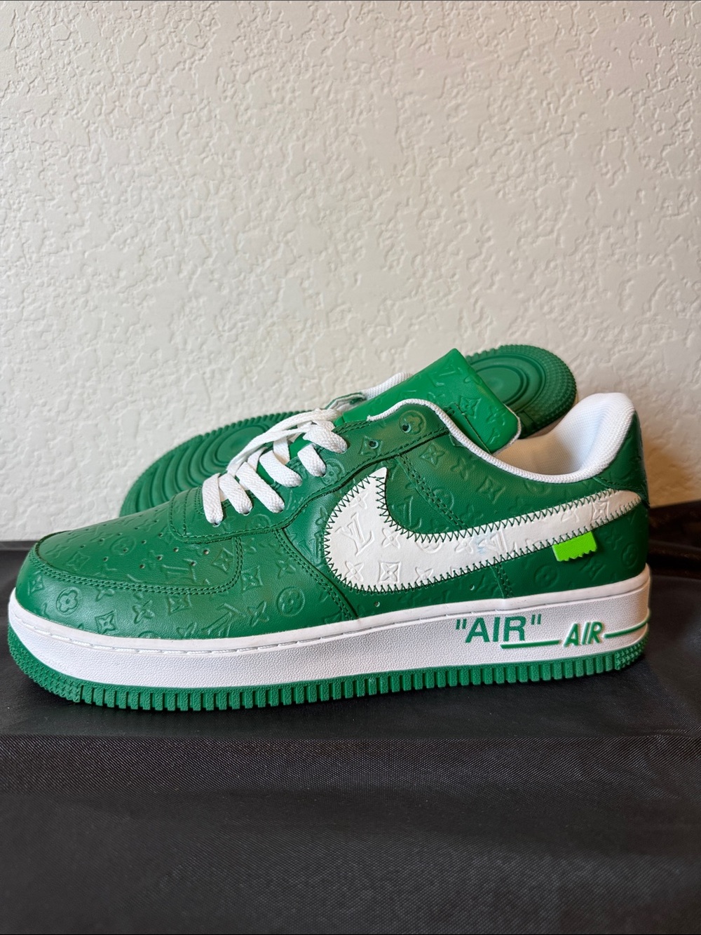 Nike Green & White Low-Top Sneaker with Logo Insole